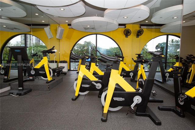 1000 W Island Blvd 312, Aventura, FL 33160