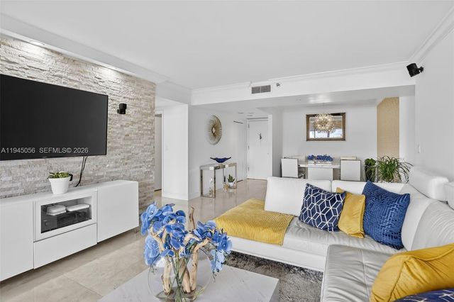 1000 W Island Blvd 312, Aventura, FL 33160