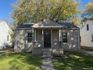 18801 Washtenaw Street, Harper Woods, MI 48225