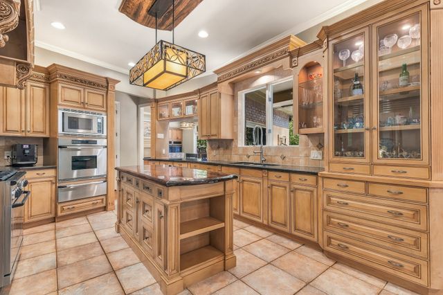 2119 N Fielder Road, Arlington, TX 76012