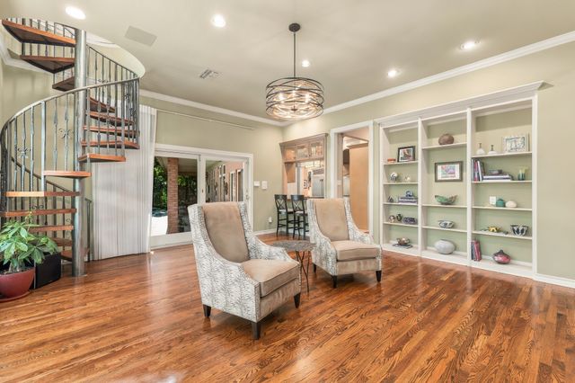 2119 N Fielder Road, Arlington, TX 76012