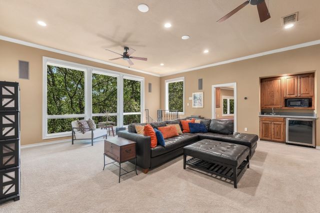 2119 N Fielder Road, Arlington, TX 76012