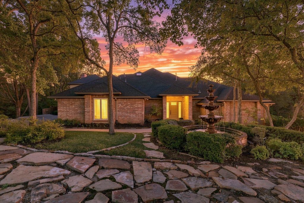 2119 N Fielder Road, Arlington, TX 76012