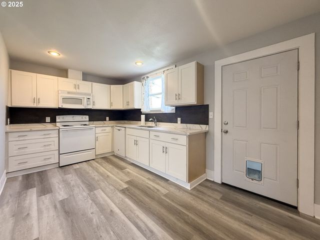 318 WILLAMETTE St, Oregon City, OR 97045