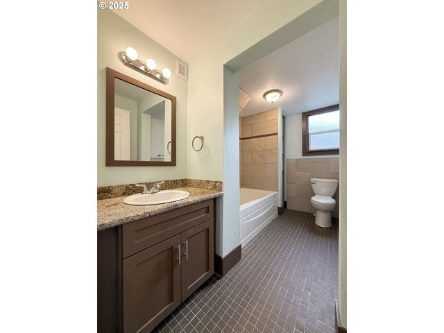 318 WILLAMETTE St, Oregon City, OR 97045