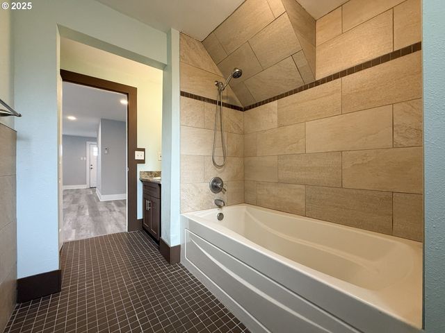 318 WILLAMETTE St, Oregon City, OR 97045