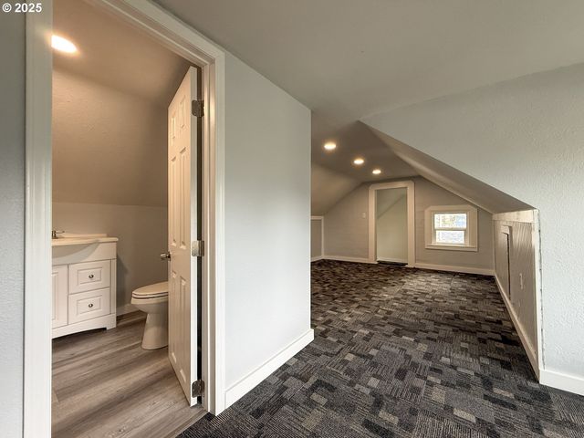 318 WILLAMETTE St, Oregon City, OR 97045