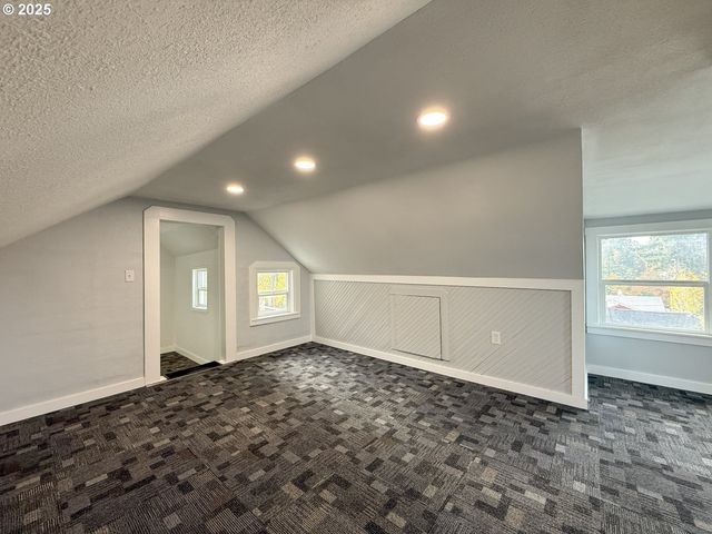 318 WILLAMETTE St, Oregon City, OR 97045