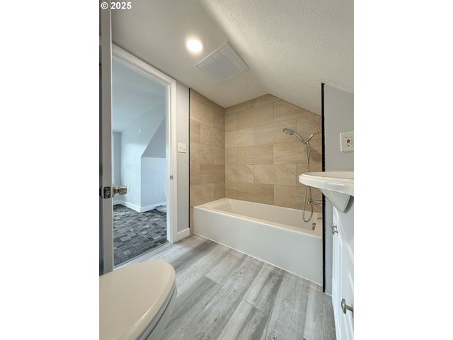 318 WILLAMETTE St, Oregon City, OR 97045