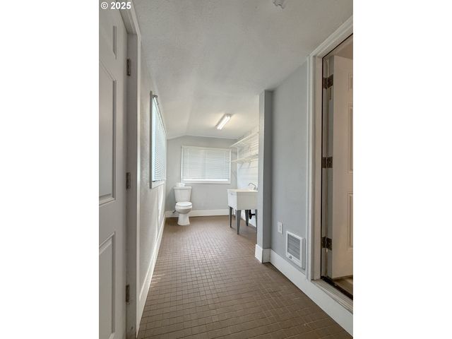 318 WILLAMETTE St, Oregon City, OR 97045