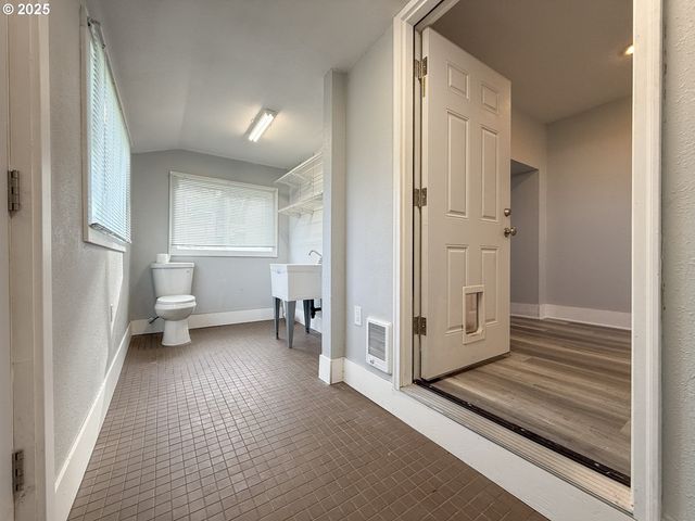 318 WILLAMETTE St, Oregon City, OR 97045