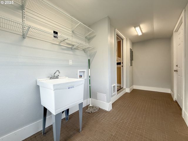 318 WILLAMETTE St, Oregon City, OR 97045