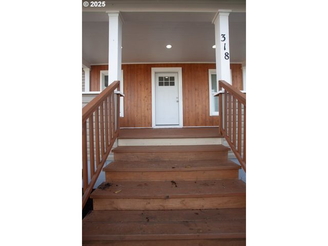 318 WILLAMETTE St, Oregon City, OR 97045