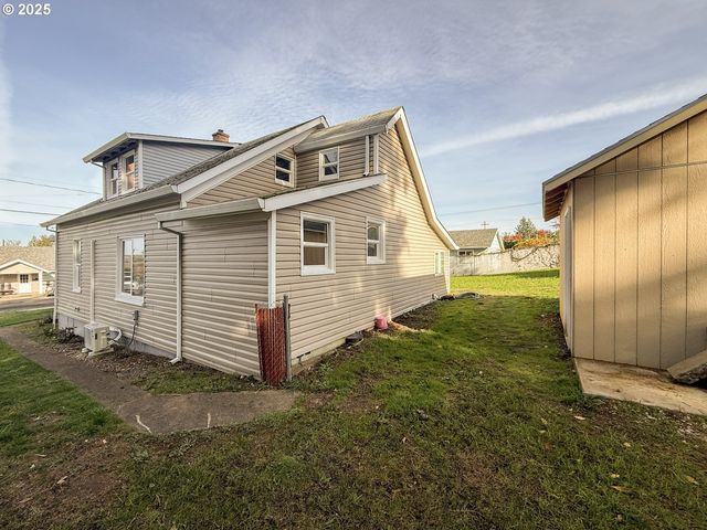 318 WILLAMETTE St, Oregon City, OR 97045