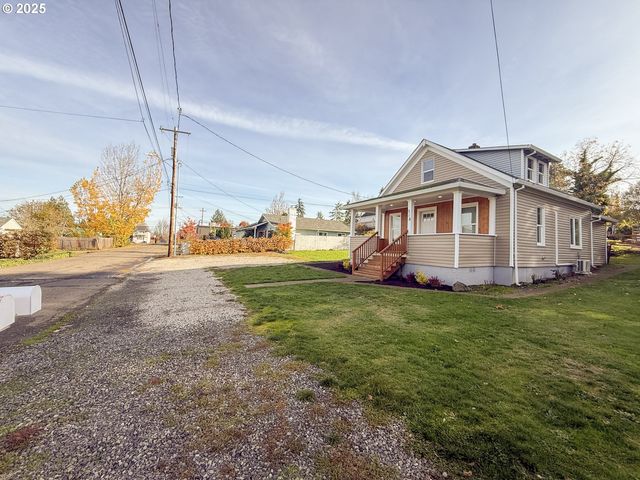 318 WILLAMETTE St, Oregon City, OR 97045