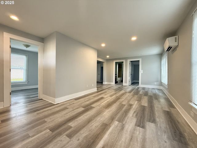 318 WILLAMETTE St, Oregon City, OR 97045