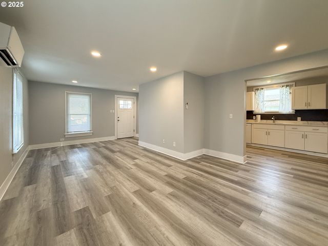 318 WILLAMETTE St, Oregon City, OR 97045