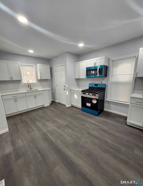 1857 Central Avenue, Bridgeport, CT 06610