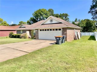 107 Ashbrook Lane, Russellville, AR 72802
