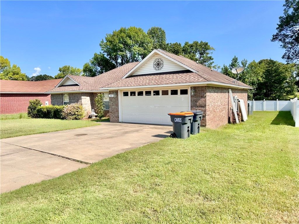 107 Ashbrook Lane, Russellville, AR 72802