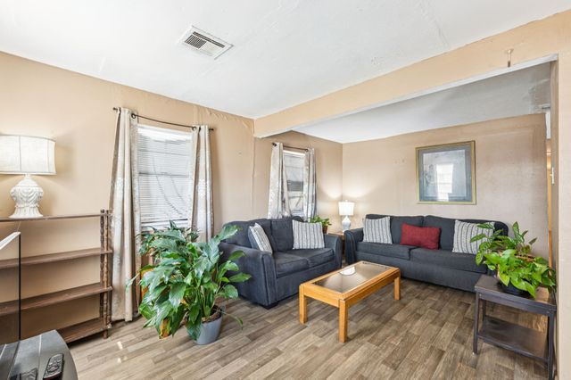 7923 S Nassau Circle, Dallas, TX 75217