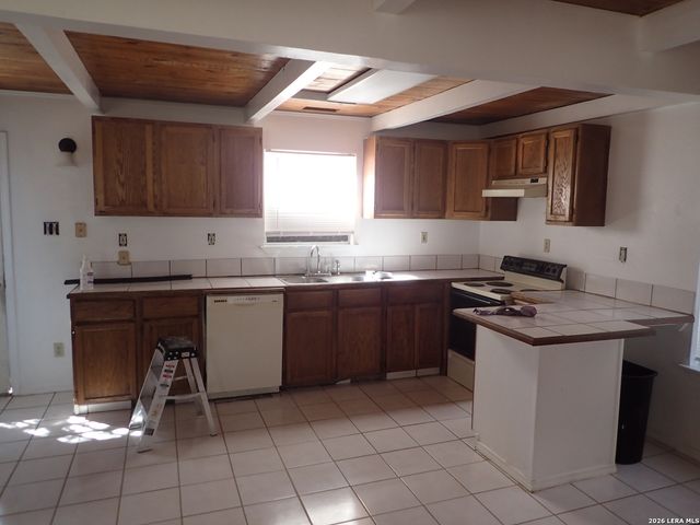 3351 County Road 265, Mico, TX 78056