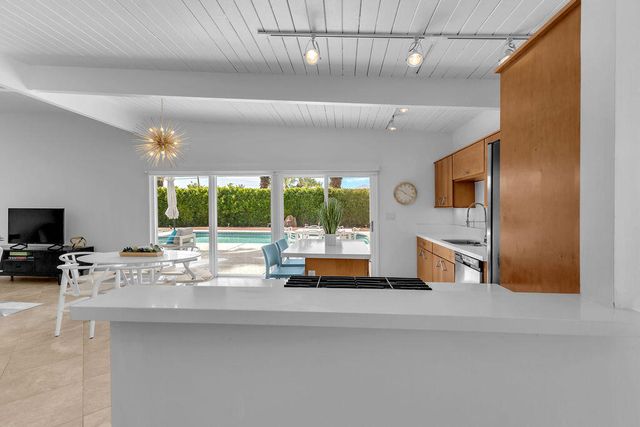 403 E Desert Willow Circle, Palm Springs, CA 92262
