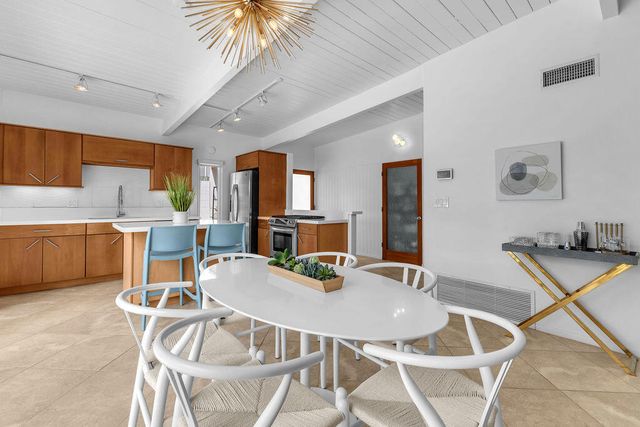 403 E Desert Willow Circle, Palm Springs, CA 92262