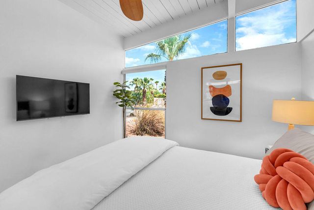 403 E Desert Willow Circle, Palm Springs, CA 92262