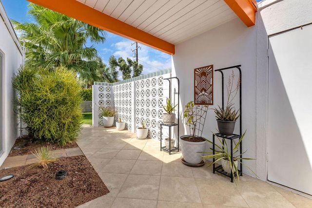 403 E Desert Willow Circle, Palm Springs, CA 92262