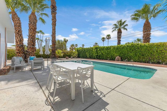 403 E Desert Willow Circle, Palm Springs, CA 92262
