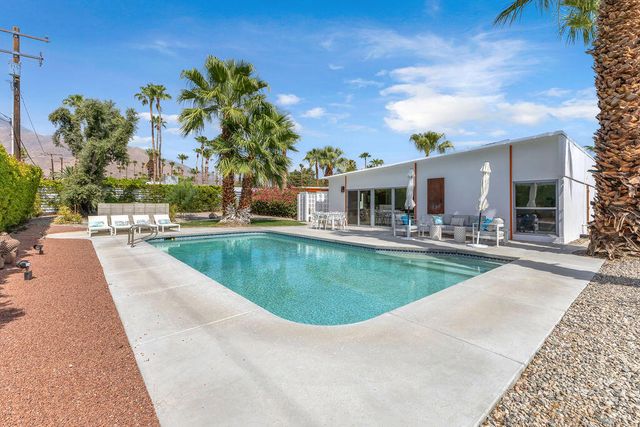 403 E Desert Willow Circle, Palm Springs, CA 92262