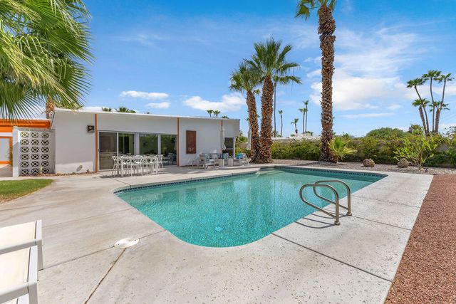 403 E Desert Willow Circle, Palm Springs, CA 92262