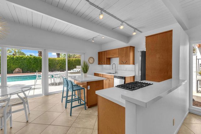 403 E Desert Willow Circle, Palm Springs, CA 92262