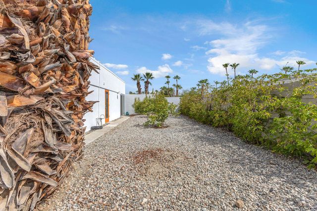 403 E Desert Willow Circle, Palm Springs, CA 92262
