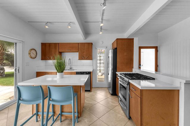 403 E Desert Willow Circle, Palm Springs, CA 92262
