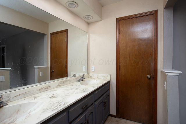1021 Cimarron Trail, Canyon, TX 79015