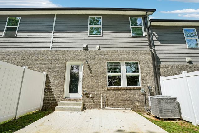 2402 Snohomish St, Lebanon, TN 37087