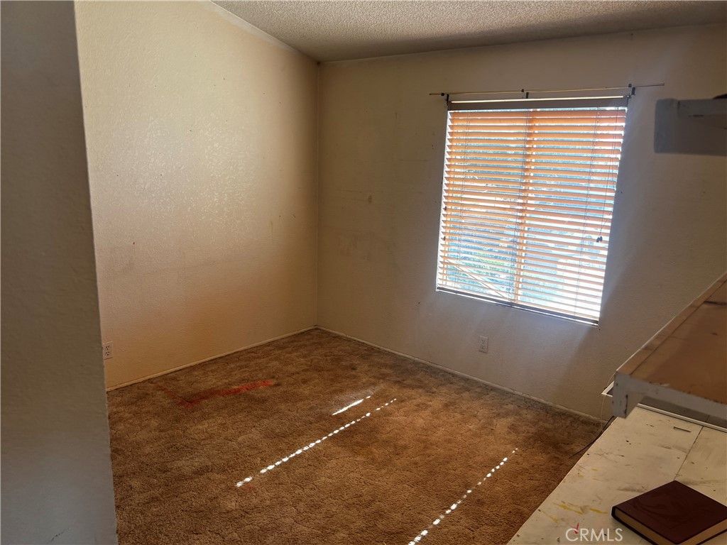 Image 10 of property listing at 3001 MCMILLAN Lane, Phelan, CA 92372