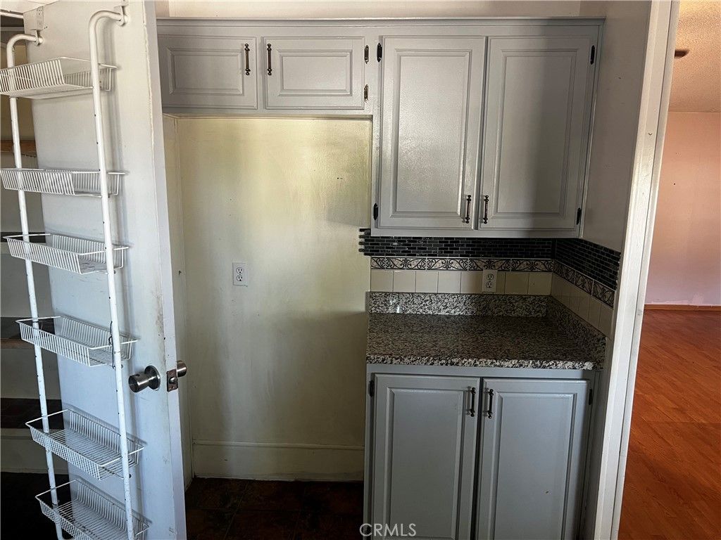 Image 11 of property listing at 3001 MCMILLAN Lane, Phelan, CA 92372