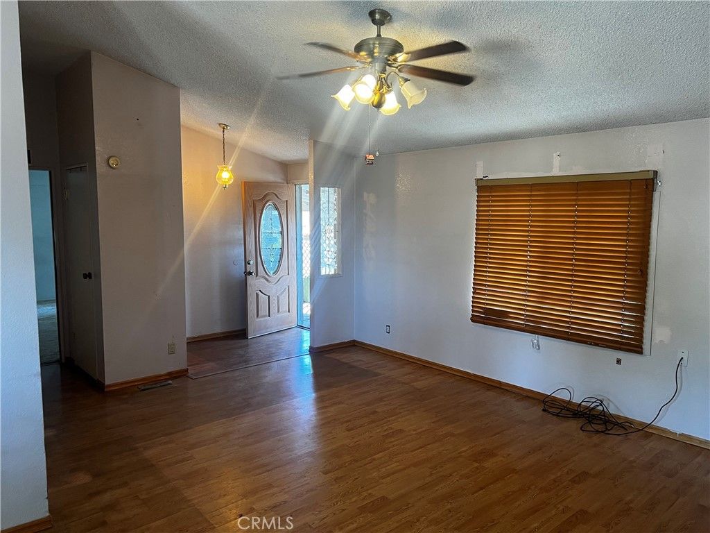 Image 16 of property listing at 3001 MCMILLAN Lane, Phelan, CA 92372