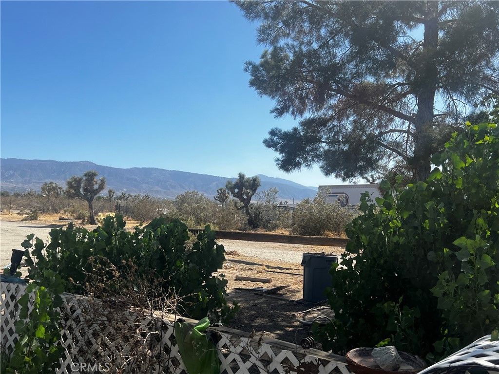 Image 4 of property listing at 3001 MCMILLAN Lane, Phelan, CA 92372