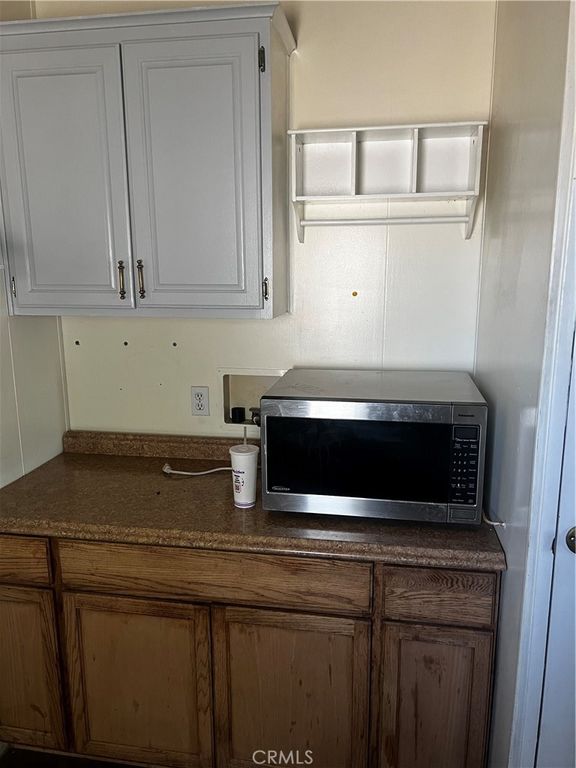 Image 7 of property listing at 3001 MCMILLAN Lane, Phelan, CA 92372