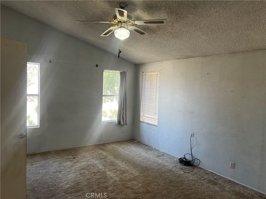 Image 9 of property listing at 3001 MCMILLAN Lane, Phelan, CA 92372