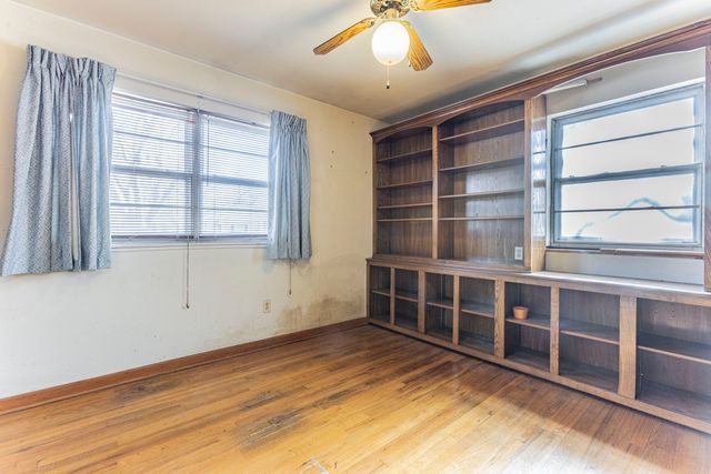 610 N Joyce Street, Lacy Lakeview, TX 76705