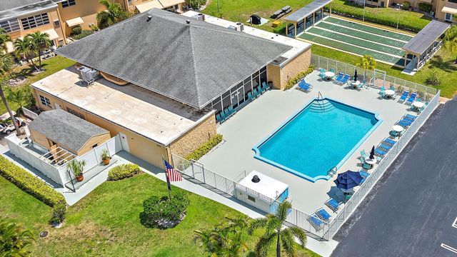 2164 NE 1st Way 102, Boynton Beach, FL 33435