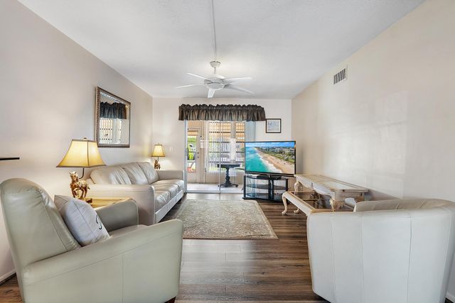 2164 NE 1st Way 102, Boynton Beach, FL 33435