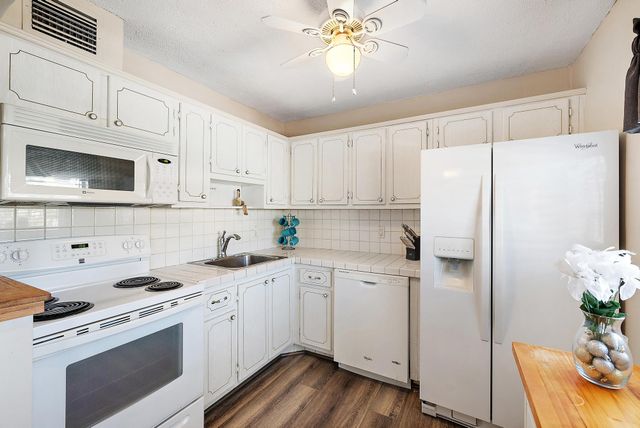 2164 NE 1st Way 102, Boynton Beach, FL 33435