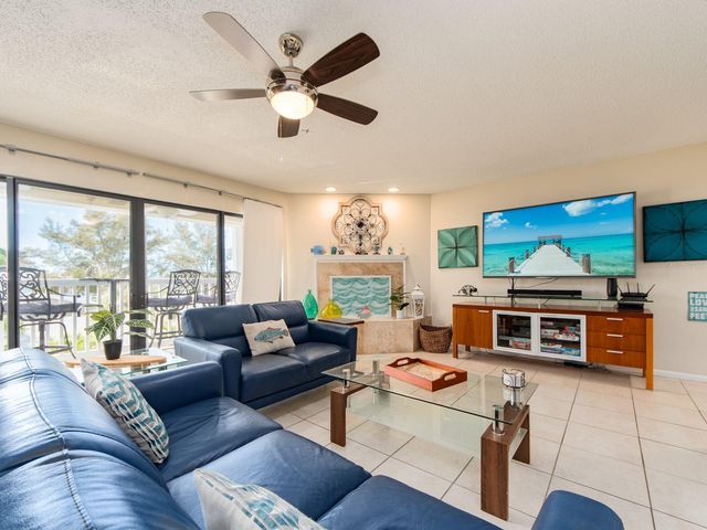 2406 GULF BOULEVARD 204, Indian Rocks Beach, FL 33785
