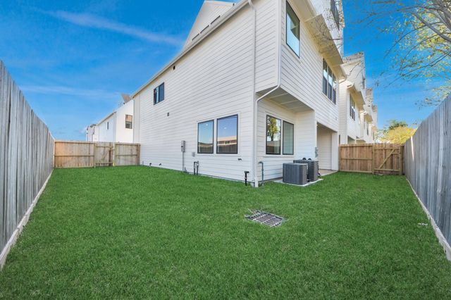 1422 Caywood Lane A, Houston, TX 77055